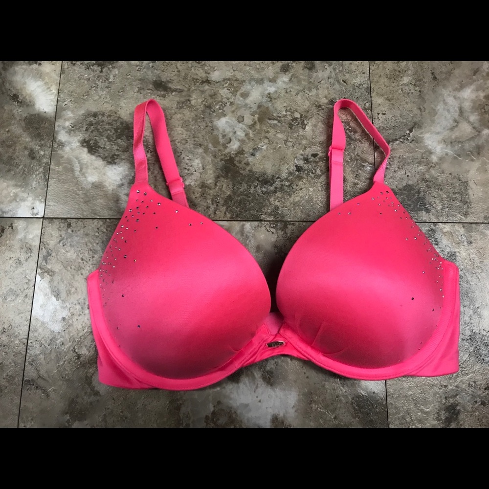 EUC Victoria’s Secret Fabulous push up bra